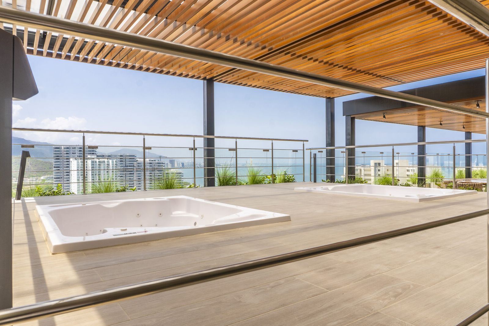 Rooftop jacuzzis at Delventto with sea views