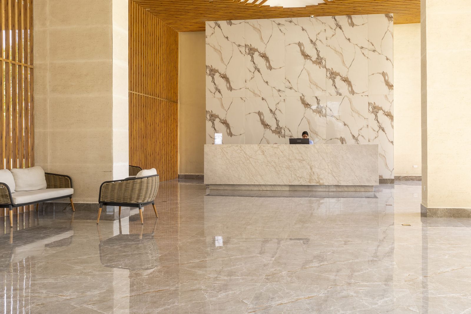 Lobby and 24-hour reception at Delventto